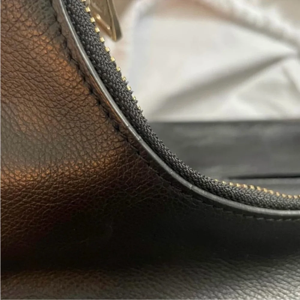 Sienna Leather Hobo Diaper Bag (gold hardware) dead stock - Picture 7 of 9